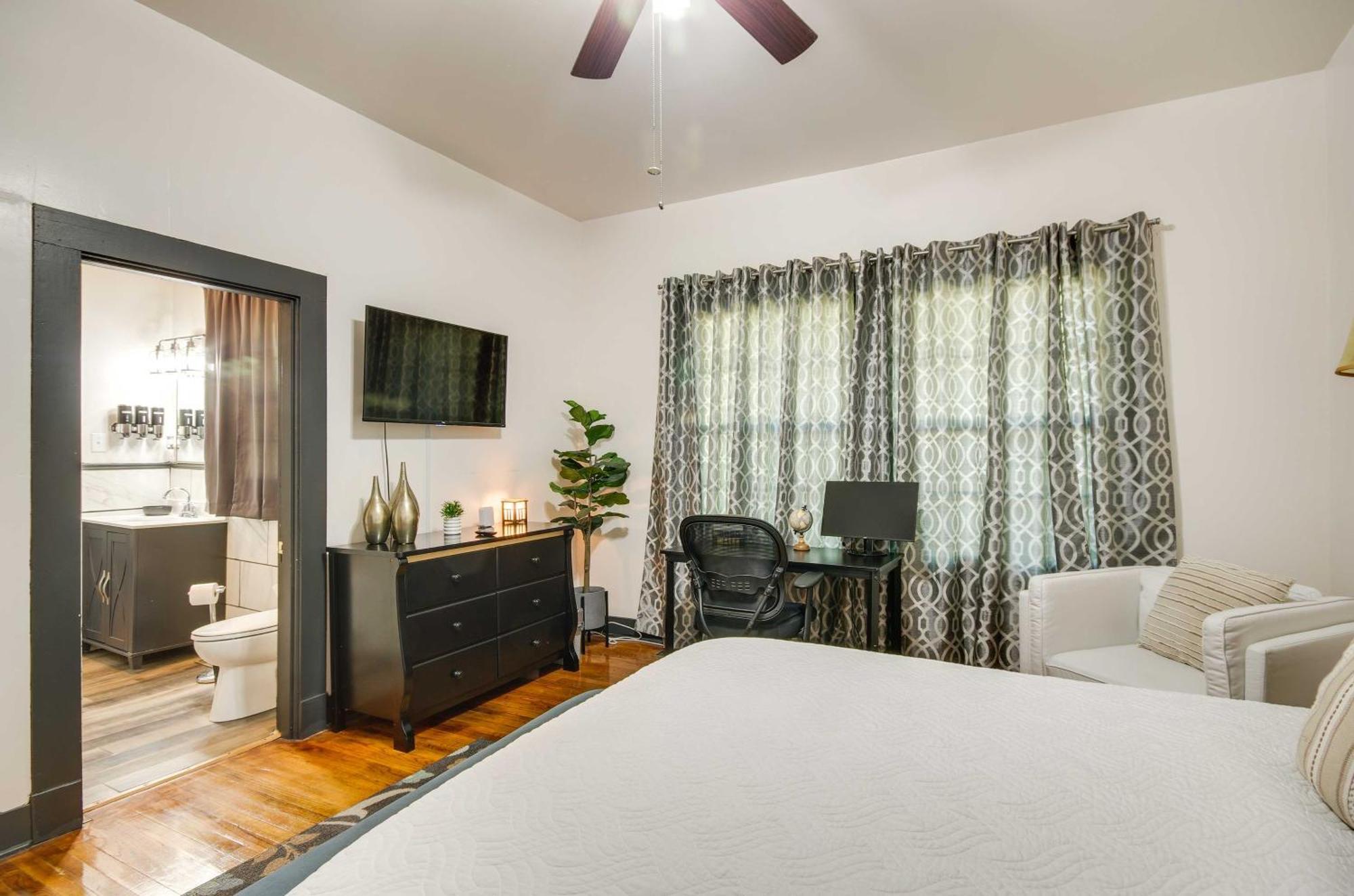 Updated Greenwood Cottage Apt Less Than 1 Mi To Dtwn! Екстериор снимка